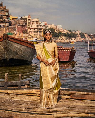 Green Kanchivaram Silk Saree | Shop Now – Vijayalakshmi Silks