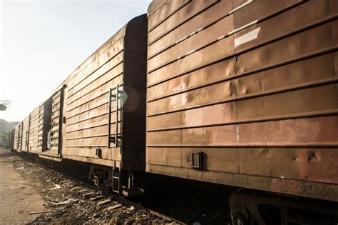 Train with metal containers | Free Photo