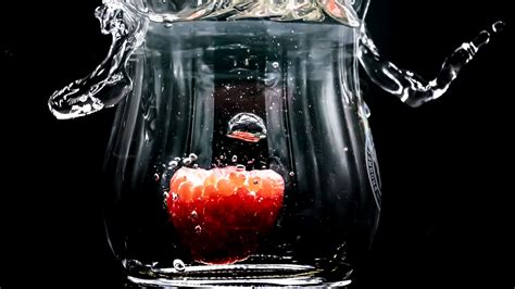 Download wallpaper 3840x2160 raspberry, glass, water, splash, splatter ...
