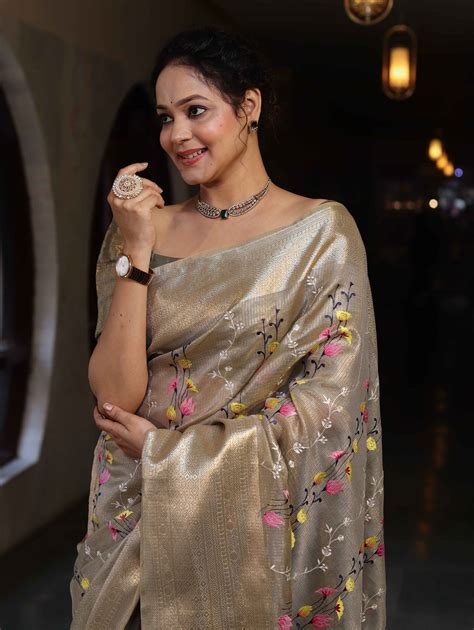 Buy Gold Sarees Online at Affordable Prices