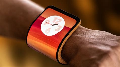 The Motorola 'bendy phone' wraps around your wrist. Here's how it works ...