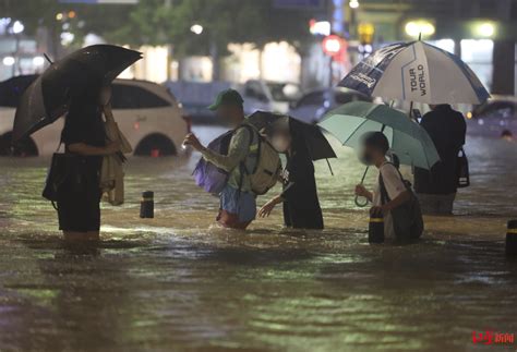 韩国暴雨已致10人死亡，包括两名中国公民，首尔富人区成重灾区_手机新浪网