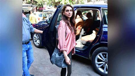 Aditi Rao Hydari spotted with rumoured boyfriend Siddharth; pictures go ...