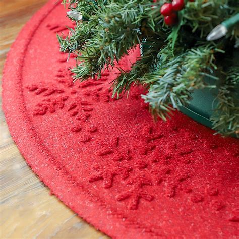 Bungalow Flooring WaterHog 35-in Red Tree Skirt 20677653535 at Lowes.com