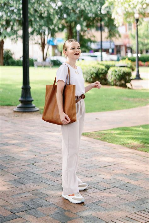 The $7 Hanes White T-Shirt That Every Woman Needs | Poor Little It Girl