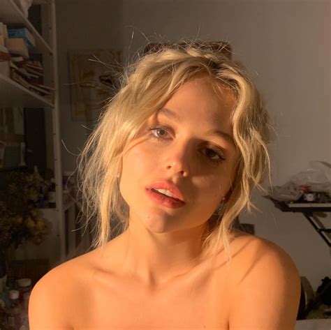 Emily Alyn Lind | Emily alyn lind, Blonde hair girl, Natalie alyn