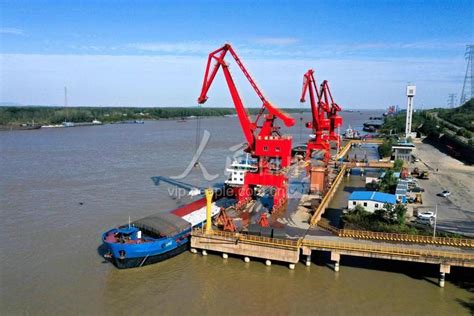 安徽铜陵：长江港口装卸忙-人民图片网
