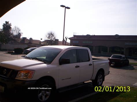 2008 Nissan Titan Xe Crew Cab Pickup 4 - Door 5. 6l
