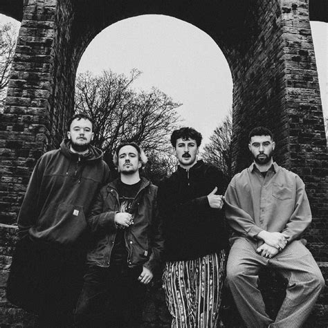 LOOK DOWN ON US: deutsche Übersetzung von Maruja