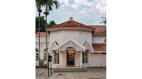 Tarun Tahiliani transformed a heritage home into a new boutique in ...