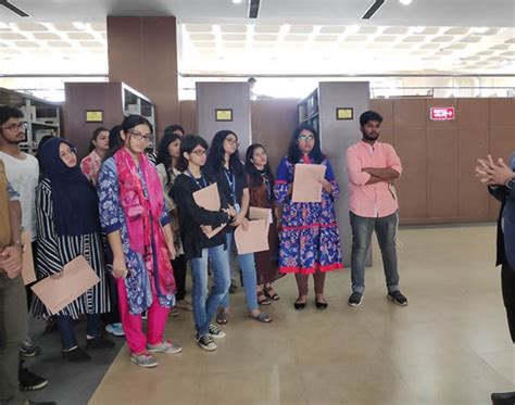 Library Tour 的图像结果