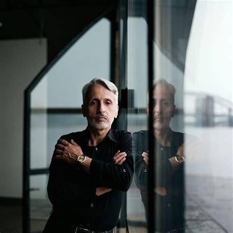 Business Person Potrait 的图像结果