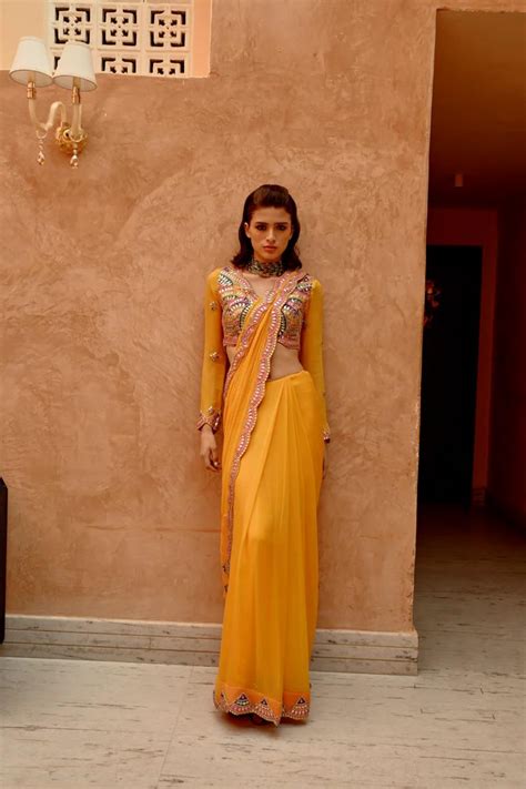Pallavi Jaipur - Pre-stitched Saree Set - Elahe