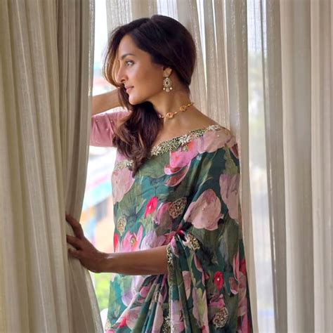 Manju Warrier's Floral Saree is breaking the Internet