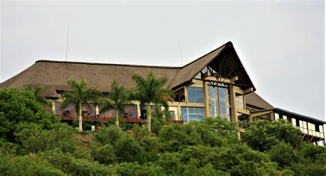 JOZINI TIGER LODGE – LAKESIDE PEACE AND QUIET - Out and About