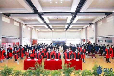 上海大学悉尼工商学院举行云端2020届学生毕业典礼_毕业生