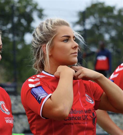 La futbolista madelene wright se dio de alta en... | MARCA.com