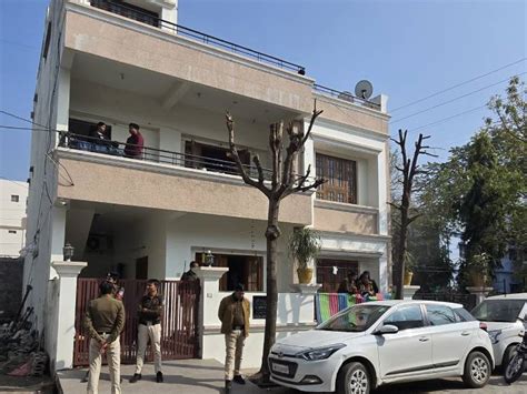 Retired bank officer found with ₹ 5 Crore property EOW raids his Ujjain ...