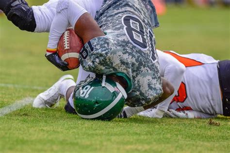 Cómo el fútbol americano aumenta el riesgo de lesiones cerebrales | Los ...
