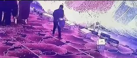 Watch video: Thief poses for photograph with newly-weds in Gwalior ...