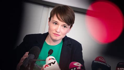 Wirt verlangt jetzt 50.000 Euro von Sigrid Maurer - UnserTirol24