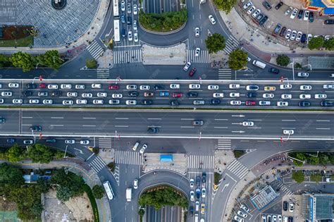 武汉城市街道交通大气俯视航拍实拍摄影图高清摄影大图-千库网