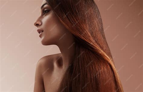 Beauty woman with a healthy straight hair | Premium Photo