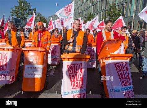 Free Trade Protest 的图像结果