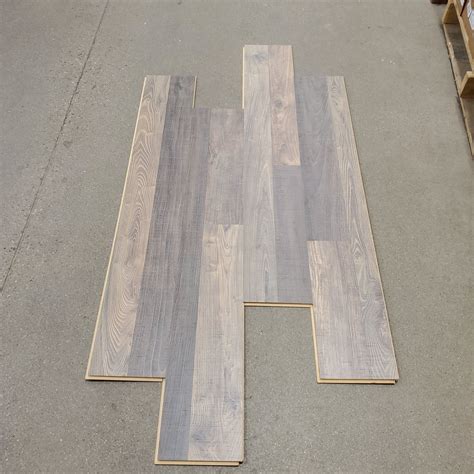 Laminate Flooring - Khaki Oak - 17.18 sq ft – GDM Habitat for Humanity ...