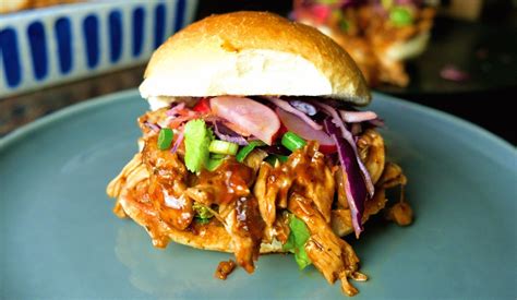 BBQ Pulled chicken sandwich - MYPROTEIN™