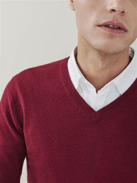 Killington | Men's Cashmere V Neck Sweater in Burgundy