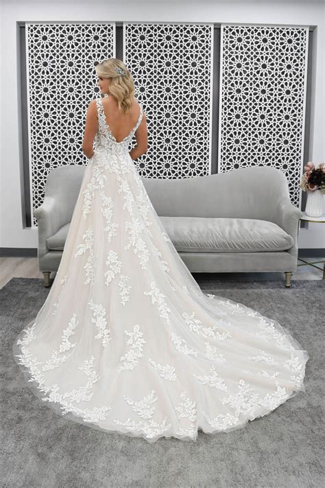 7169 by Stella York | Georgina Scott Bridal