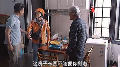 外卖员好心把自己的饭给独居老人，结果被当成骗子送到警局_腾讯视频