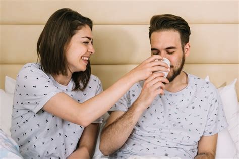 Young couple in bed in the morning | Free Photo