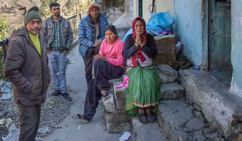 More houses develop cracks in Joshimath; every minute is important ...