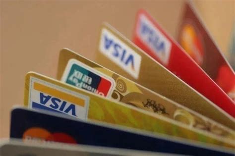 银行卡一类卡限额多少和二类卡有什么不同 银行卡收年费吗？- 青年创投网