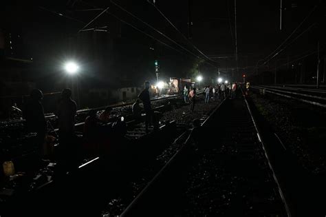 In Photos: Western Railway carries out infra work near Malad railway ...
