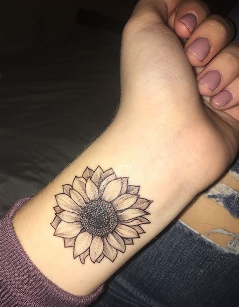 Sunflower tattoo Trendy Tattoos, Love Tattoos, Beautiful Tattoos ...