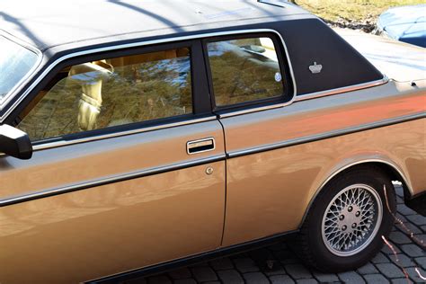 Volvo Coupé Bertone with vinyl roof and Bertone crown emblem. | Volvo coupe, Volvo, Vinyl roofing