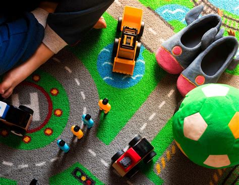 Ideal für kleine Landwirte: Dieser Spielteppich zeigt den eigenen Hof ...