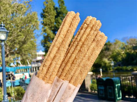 The 25 Best Things to Eat At Disneyland, Ranked - Los Angeles - The ...