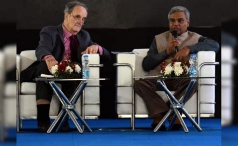 नब्ज टटोलतीं वो बेबाक, विश्वसनीय रिपोर्ट्स जो मार्क टली की पहचान बनीं ...