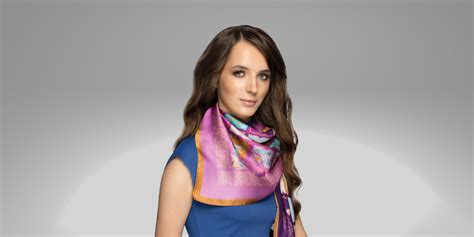 Elegant and Luxurious Scarves for every occasion! – WARAQ INDIA