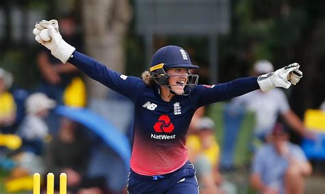 Sarah Taylor becomes first woman coach in men's professional franchise ...