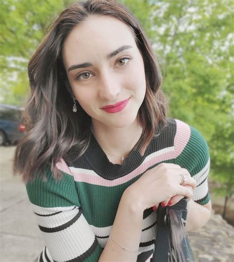 Abigail Shapiro Pictures (89 Images)