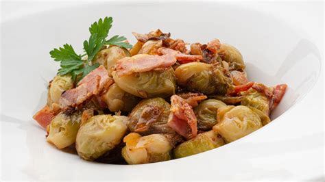 Receta de coles de Bruselas con bacon y mostaza, de Karlos Arguiñano