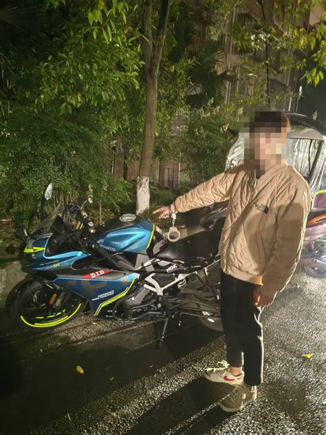 外地偷摩托车回本地卖 四名男子骑行5小时销赃被警方抓获 - 封面新闻