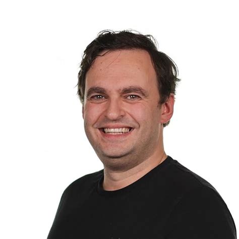 The MVVM Pattern in .NET MAUI: The definitive guide to essential ...