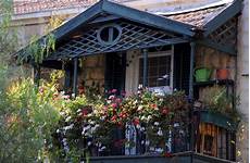 balcone e terrazzo come arredare il balcone con i fiori non sprecare balcone e terrazzo come arredare il balcone con i fiori non sprecare