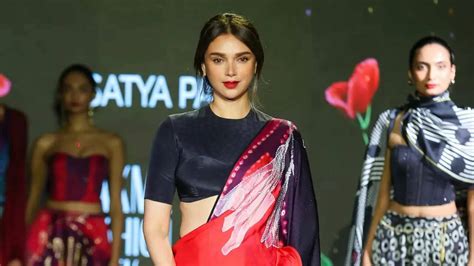 Aditi Rao Hydari sets the ramp ablaze as Satya Paul’s new Co-Creative ...